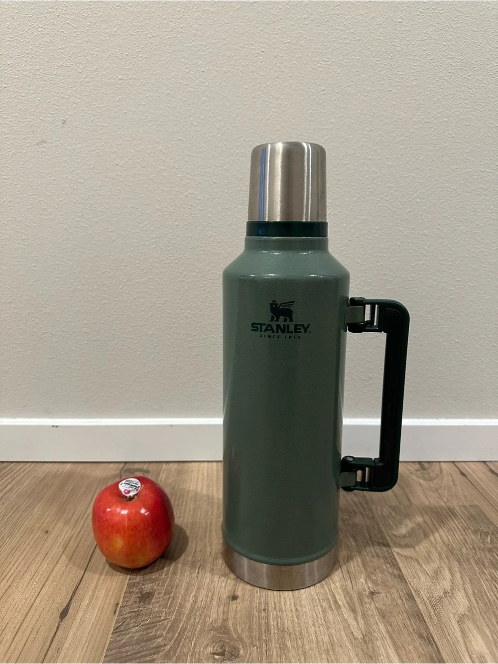 Stanley Thermos Legendary Classic Green Insulated Vacuum 2.5qt Bottle USA Made - Picture 3 of 6